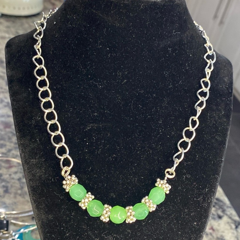 Contemporary silver and‎ jade bead link chain collar statement necklace
